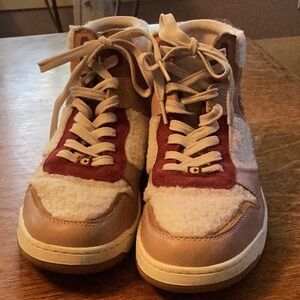 Women’s 9B Coach Ankle boots. Beige